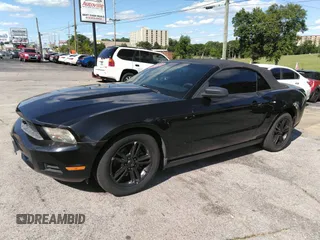 2012 Ford Mustang V6 z VIN 1ZVBP8EM2C5273329, wystawiony jako IAAI lot #42357858 z przebiegiem 168 728 mil mil oraz . Historia ofert i sprzedaży dostępna na DreamBid. Obrazek 17.