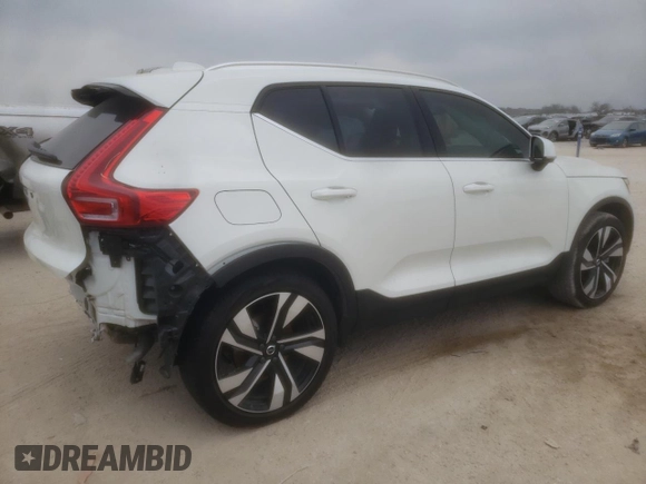 2023 Volvo XC40 Ultimate Bright Theme с VIN YV4L12UA8P2037138, выставлен на аукционе Copart как лот 43760214 с пробегом 6 561 миль миль и . История ставок и продаж доступна на DreamBid. Изображение 3.