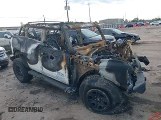 2024 Ford Bronco Wildtrak z VIN 1FMEE2BP8RLA36359, wystawiony jako IAAI lot #41333883 z przebiegiem Nie podano mil oraz . Historia ofert i sprzedaży dostępna na DreamBid. Obrazek 1.