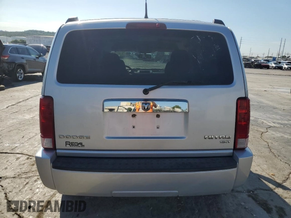 2011 Dodge Nitro SXT z VIN 1D4PT5GK5BW541154, wystawiony jako Copart lot #72741154 z przebiegiem 154 746 mil mil oraz Szkoda całkowita • Salvage title. Historia ofert i sprzedaży dostępna na DreamBid. Obrazek 6.