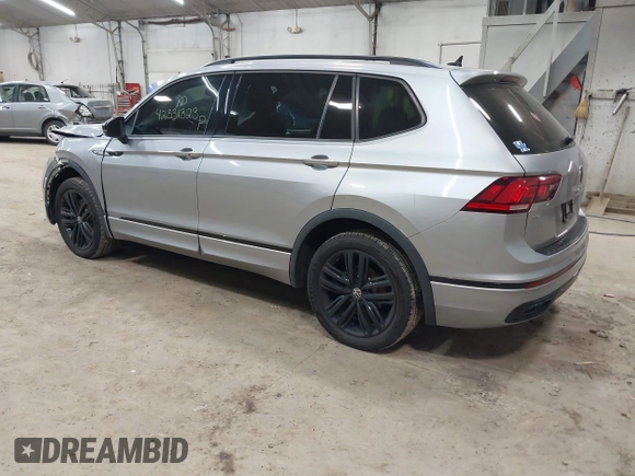 2022 Volkswagen Tiguan SE R-Line Black с VIN 3VV8B7AX8NM044884, выставлен на аукционе IAAI как лот 42331323 с пробегом 45 945 миль миль и . История ставок и продаж доступна на DreamBid. Изображение 3.