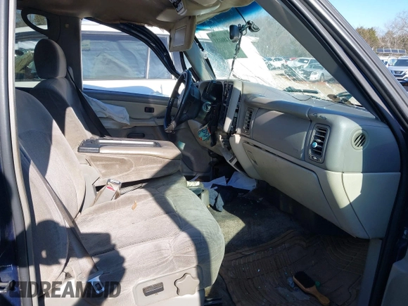 2002 Chevrolet Suburban LS with VIN 3GNEC16ZX2G275244, listed as a IAAI auction lot 41486081 with 1 mi miles. Bid and sale history available at carsss.com. Image 5.