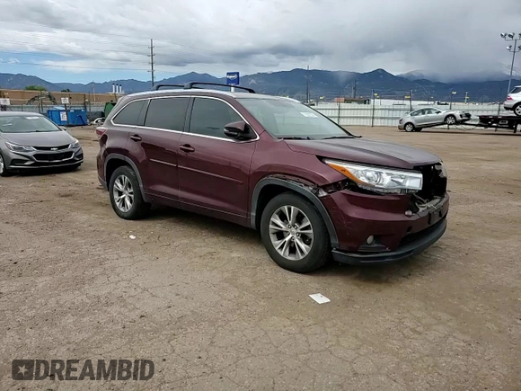 2015 Toyota Highlander XLE z VIN 5TDKKRFH0FS097839, wystawiony jako Copart lot #57030755 z przebiegiem 105 997 mil mil oraz Szkoda całkowita • Salvage title. Historia ofert i sprzedaży dostępna na DreamBid. Obrazek 14.