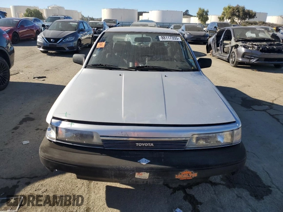 1988 Toyota Camry z VIN JT2SV24E5J3276324, wystawiony jako Copart lot #88117355 z przebiegiem 89 928 mil mil oraz Szkoda całkowita • Salvage title. Historia ofert i sprzedaży dostępna na DreamBid. Obrazek 5.