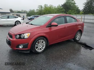 2012 Chevrolet Sonic LT z VIN 1G1JC5SH6C4221443, wystawiony jako Copart lot #57934435 z przebiegiem 106 430 mil mil oraz Szkoda całkowita • Salvage title. Historia ofert i sprzedaży dostępna na DreamBid. Obrazek 1.
