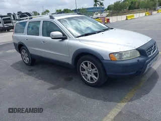 2007 Volvo XC70 with VIN YV4SZ592971258289, listed as a IAAI auction lot 41895751 with 156,477 mi miles. Bid and sale history available at carsss.com. Image 1.