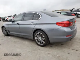 2018 BMW 5 Series 530i z VIN WBAJA5C51JWA37384, wystawiony jako Copart lot #55061215 z przebiegiem 113 809 mil mil oraz Szkody całkowita. Historia ofert i sprzedaży dostępna na DreamBid. Obrazek 2.