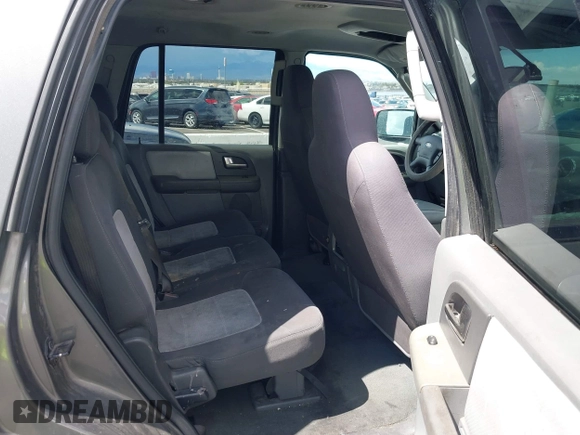 2004 Ford Expedition Special Service with VIN 1FMRU15WX4LB52060, listed as a IAAI auction lot 41963092 with 202,622 mi miles. Bid and sale history available at carsss.com. Image 8.