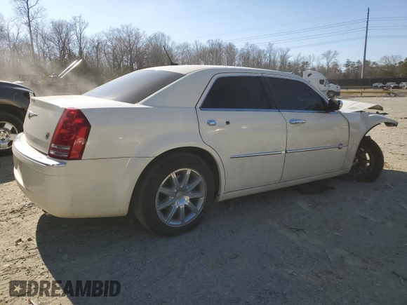 2008 Chrysler 300 C Hemi z VIN 2C3LA63H08H207403, wystawiony jako Copart lot #46221455 z przebiegiem Nie podano mil oraz Szkoda całkowita • Salvage title. Historia ofert i sprzedaży dostępna na DreamBid. Obrazek 3.