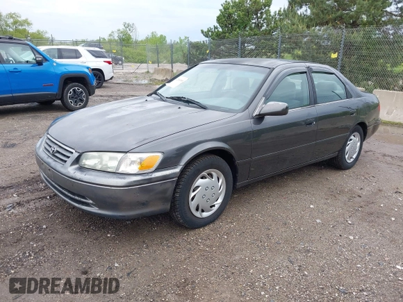 2000 Toyota Camry CE z VIN JT2BG22K3Y0530823, wystawiony jako IAAI lot #42365050 z przebiegiem 148 913 mil mil oraz . Historia ofert i sprzedaży dostępna na DreamBid. Obrazek 2.