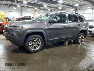 2019 Jeep Cherokee Trailhawk Elite z VIN 1C4PJMBNXKD182846, wystawiony jako Copart lot #84090984 z przebiegiem 79 212 mil mil oraz Szkoda całkowita • Salvage title. Historia ofert i sprzedaży dostępna na DreamBid. Obrazek 1.