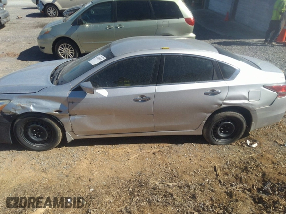 2015 Nissan Altima 2.5 SV with VIN 1N4AL3AP0FC202634, listed as a IAAI auction lot 41685049 with 137,324 mi miles. Bid and sale history available at carsss.com. Image 15.