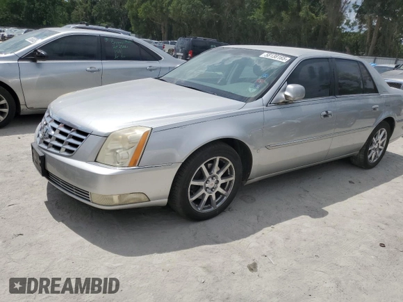 2008 Cadillac DTS 1SD z VIN 1G6KD57Y88U128497, wystawiony jako Copart lot #58138165 z przebiegiem 137 765 mil mil oraz Czysty tytuł • Clean title. Historia ofert i sprzedaży dostępna na DreamBid. Obrazek 1.