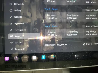 2023 Tesla Model 3 z VIN 5YJ3E1EA9PF449775, wystawiony jako Copart lot #59234495 z przebiegiem 109 378 mil mil oraz Czysty tytuł • Clean title. Historia ofert i sprzedaży dostępna na DreamBid. Obrazek 9.