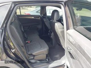 2024 Volkswagen Atlas SE z VIN 1V2LE2CA7RC230983, wystawiony jako IAAI lot #41786500 z przebiegiem 34 241 mil mil oraz . Historia ofert i sprzedaży dostępna na DreamBid. Obrazek 8.