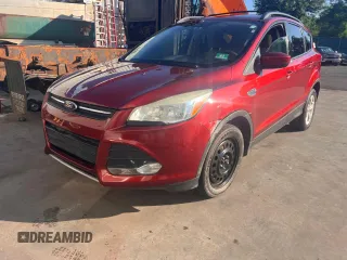 2014 Ford Escape SE z VIN 1FMCU9GX1EUB0429, wystawiony jako Copart lot #67038405 z przebiegiem 177 768 mil mil oraz Czysty tytuł • Clean title. Historia ofert i sprzedaży dostępna na DreamBid. Obrazek 1.