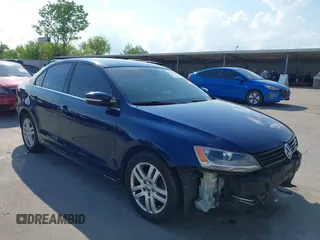 2013 Volkswagen Jetta SE z VIN 3VWDP7AJ5DM293584, wystawiony jako IAAI lot #42112747 z przebiegiem 139 251 mil mil oraz . Historia ofert i sprzedaży dostępna na DreamBid. Obrazek 1.