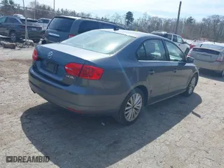 2011 Volkswagen Jetta Sedan SEL w/Sunroof PZEV with VIN 3VWLZ7AJ5BM392506, listed as a IAAI auction lot 39156853 with 110,406 mi miles. Bid and sale history available at carsss.com. Image 4.