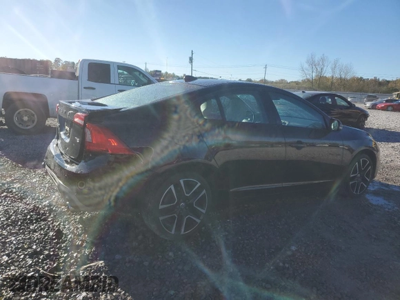 2018 Volvo S60 Dynamic with VIN YV126MFL8J2450687, listed as a Copart auction lot 81257904 with 147,866 mi miles and Salvage Title. Bid and sale history available at carsss.com. Image 3.