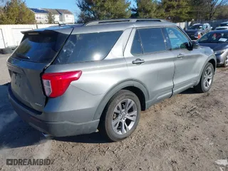 2022 Ford Explorer XLT with VIN 1FMSK8DH9NGB13683, listed as a IAAI auction lot 41610545 with 43,700 mi miles. Bid and sale history available at carsss.com. Image 4.