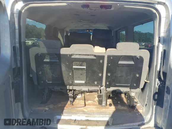 2012 Nissan NV SV z VIN 5BZBF0AA0CN200558, wystawiony jako Copart lot #77629944 z przebiegiem 174 152 mil mil oraz Szkoda całkowita • Salvage title. Historia ofert i sprzedaży dostępna na DreamBid. Obrazek 10.