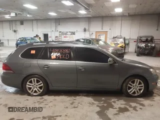 2010 Volkswagen Jetta SportWagen TDI with VIN 3VWTL7AJ7AM672069, listed as a IAAI auction lot 41858880 with 1 mi miles. Bid and sale history available at carsss.com. Image 14.