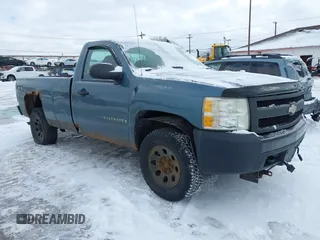 2008 Chevrolet Silverado 1500 Work Truck with VIN 1GCEK14C38Z280529, listed as a IAAI auction lot 41542019 with 188,094 mi miles. Bid and sale history available at carsss.com. Image 1.