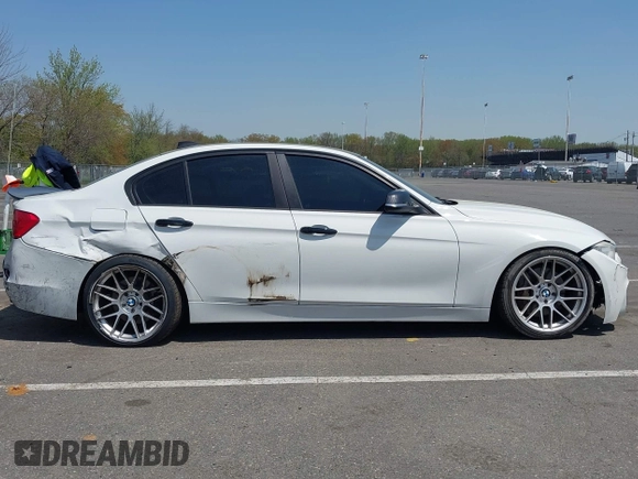 2012 BMW 3 Series 335i z VIN WBA3A9G54CNN67686, wystawiony jako IAAI lot #42106853 z przebiegiem 141 368 mil mil oraz . Historia ofert i sprzedaży dostępna na DreamBid. Obrazek 13.
