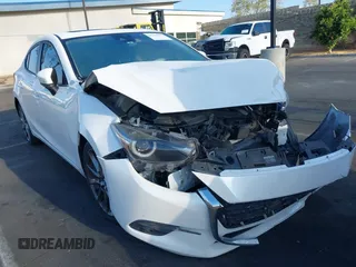 2018 Mazda 3 Grand Touring z VIN 3MZBN1W31JM190601, wystawiony jako IAAI lot #42120975 z przebiegiem 59 849 mil mil oraz . Historia ofert i sprzedaży dostępna na DreamBid. Obrazek 1.