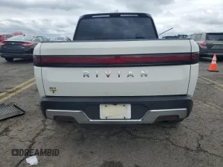 2022 Rivian R1T Adventure z VIN 7FCTGAAA3NN015635, wystawiony jako Copart lot #62676854 z przebiegiem 10 608 mil mil oraz Szkody całkowita. Historia ofert i sprzedaży dostępna na DreamBid. Obrazek 6.