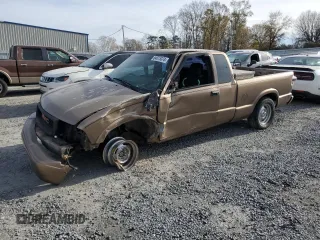 2003 GMC Sonoma SLS with VIN 1GTCS19X538182443, listed as a Copart auction lot 84875374 with 0 mi miles and Salvage Title. Bid and sale history available at carsss.com. Image 1.