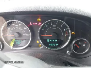 2016 Jeep Wrangler Unlimited Sahara z VIN 1C4HJWEG1GL252860, wystawiony jako IAAI lot #42215620 z przebiegiem 85 267 mil mil oraz . Historia ofert i sprzedaży dostępna na DreamBid. Obrazek 7.