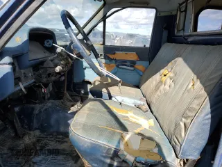 1983 Toyota Pickup z VIN JT4RN48D0D0062446, wystawiony jako Copart lot #59037805 z przebiegiem 157 999 mil mil oraz Czysty tytuł • Clean title. Historia ofert i sprzedaży dostępna na DreamBid. Obrazek 7.