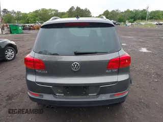 2015 Volkswagen Tiguan S z VIN WVGAV7AX6FW567468, wystawiony jako IAAI lot #42330317 z przebiegiem 143 984 mil mil oraz . Historia ofert i sprzedaży dostępna na DreamBid. Obrazek 16.