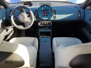 2025 MINI Countryman SE z VIN WMZ53GA00S7R46503, wystawiony jako Copart lot #51708425 z przebiegiem 2 654 mil mil oraz Szkoda całkowita • Salvage title. Historia ofert i sprzedaży dostępna na DreamBid. Obrazek 8.