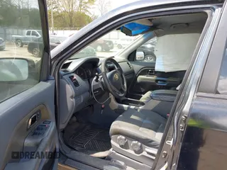 2006 Honda Pilot LX z VIN 5FNYF28106B030085, wystawiony jako IAAI lot #41953259 z przebiegiem Nie podano mil oraz . Historia ofert i sprzedaży dostępna na DreamBid. Obrazek 5.