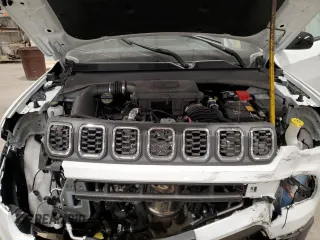2024 Jeep Compass Latitude Lux z VIN 3C4NJDFN0RT127036, wystawiony jako Copart lot #41433235 z przebiegiem 2 361 mil mil oraz Szkoda całkowita • Salvage title. Historia ofert i sprzedaży dostępna na DreamBid. Obrazek 12.