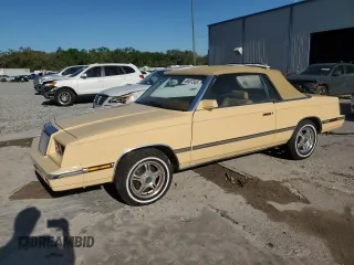 1985 Chrysler LeBaron z VIN 1C3BC55D2FG280873, wystawiony jako Copart lot #48487345 z przebiegiem 15 153 mil mil oraz Szkody całkowita. Historia ofert i sprzedaży dostępna na DreamBid. Obrazek 1.