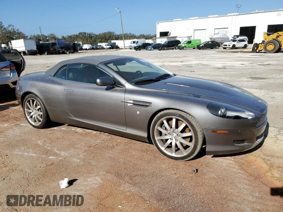 2007 Aston Martin DB9 z VIN SCFAD02A47GB07685, wystawiony jako Copart lot #75868414 z przebiegiem Nie podano mil oraz Szkody całkowita. Historia ofert i sprzedaży dostępna na DreamBid. Obrazek 4.