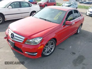 2013 Mercedes-Benz C 300 Sport с VIN WDDGF8AB1DA787560, выставлен на аукционе IAAI как лот 42275838 с пробегом 86 024 миль миль и . История ставок и продаж доступна на DreamBid. Изображение 2.