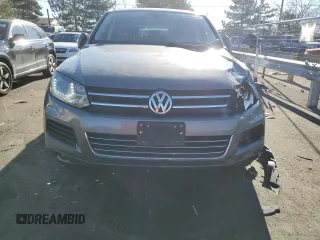 2012 Volkswagen Touareg Lux z VIN WVGEK9BPXCD011322, wystawiony jako Copart lot #87062254 z przebiegiem 110 985 mil mil oraz Szkoda całkowita • Salvage title. Historia ofert i sprzedaży dostępna na DreamBid. Obrazek 5.