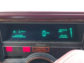 1990 Cadillac Eldorado z VIN 1G6EL1333LU608572, wystawiony jako IAAI lot #42191060 z przebiegiem 105 433 mil mil oraz . Historia ofert i sprzedaży dostępna na DreamBid. Obrazek 7.