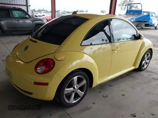2006 Volkswagen New Beetle Coupe with VIN 3VWSR31C26M406972, listed as a IAAI auction lot 41493997 with 222,115 mi miles. Bid and sale history available at carsss.com. Image 4.