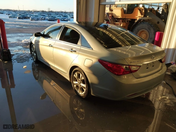 2013 Hyundai Sonata SE with VIN 5NPEC4AC3DH665190, listed as a IAAI auction lot 41124502 with 247,086 mi miles. Bid and sale history available at carsss.com. Image 3.