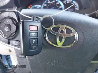 2012 Toyota Camry XLE z VIN 4T1BD1FK8CU003863, wystawiony jako IAAI lot #42336910 z przebiegiem 103 993 mil mil oraz . Historia ofert i sprzedaży dostępna na DreamBid. Obrazek 11.