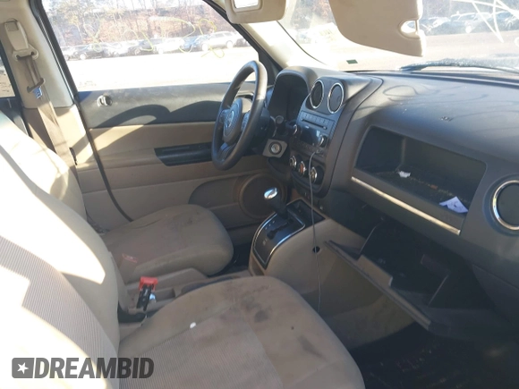 2014 Jeep Patriot Sport with VIN 1C4NJRBB8ED689405, listed as a IAAI auction lot 41679626 with Not Provided miles. Bid and sale history available at carsss.com. Image 5.