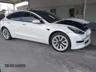 2023 Tesla Model 3 z VIN 5YJ3E1EA8PF518326, wystawiony jako IAAI lot #42167942 z przebiegiem 32 603 mil mil oraz . Historia ofert i sprzedaży dostępna na DreamBid. Obrazek 1.