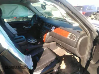 2012 Chevrolet Suburban LT with VIN 1GNSCJE07CR273166, listed as a IAAI auction lot 41782587 with 271,456 mi miles. Bid and sale history available at carsss.com. Image 5.