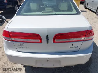 2011 Lincoln MKZ with VIN 3LNHL2GC2BR752903, listed as a IAAI auction lot 41758756 with 100,686 mi miles. Bid and sale history available at carsss.com. Image 17.