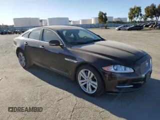 2014 Jaguar XJ with VIN SAJWA1CZ3E8V69877, listed as a Copart auction lot 48159005 with 57,567 mi miles and Clean Title. Bid and sale history available at DreamBid. Image 4.